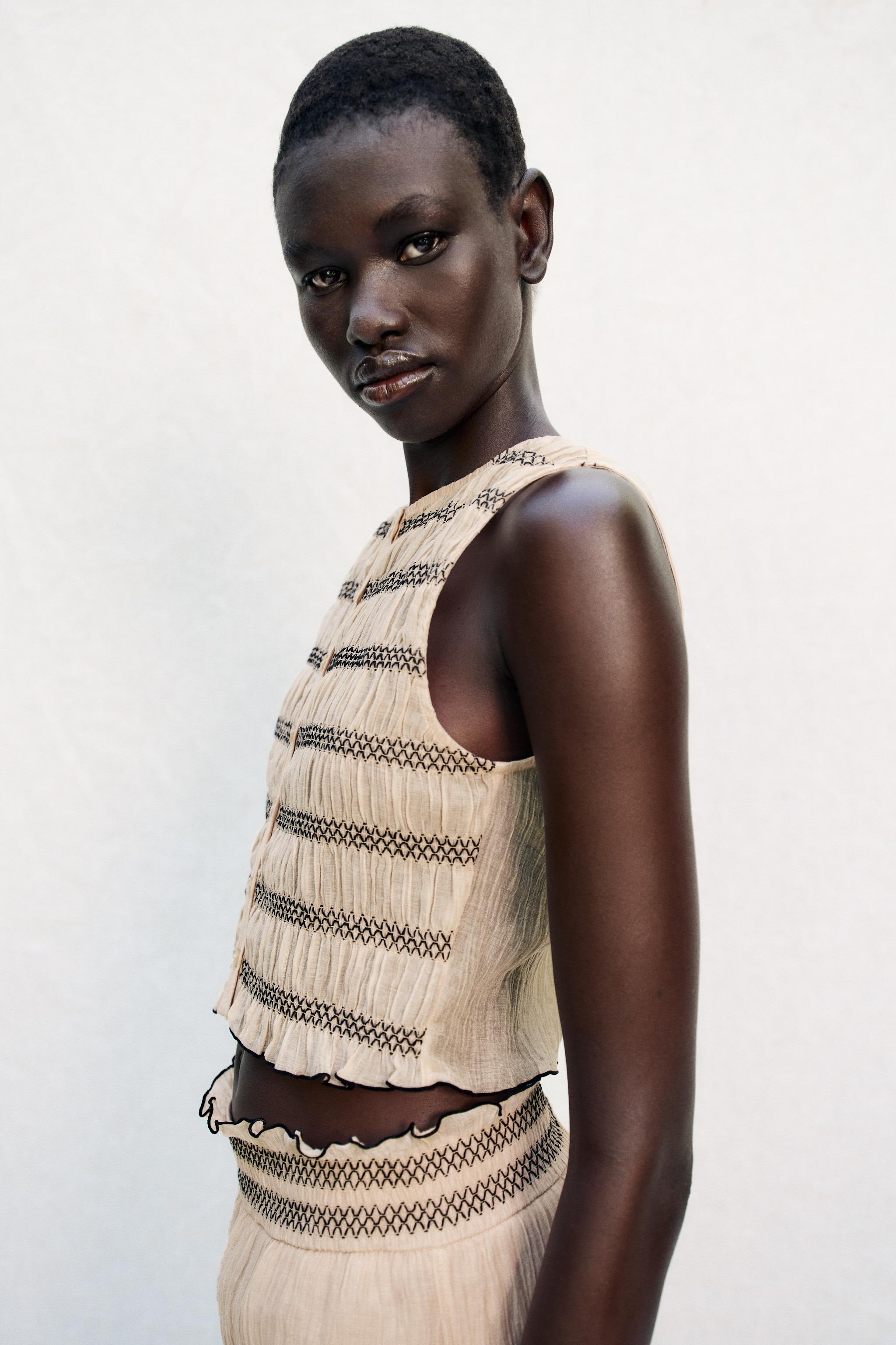 CONTRAST SEAM VEST TOP